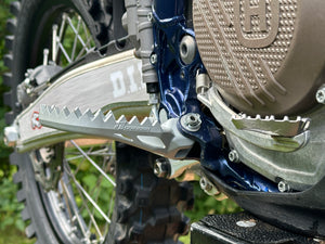 CTRL V1 Footpegs - KTM/HQV/GG/BETA